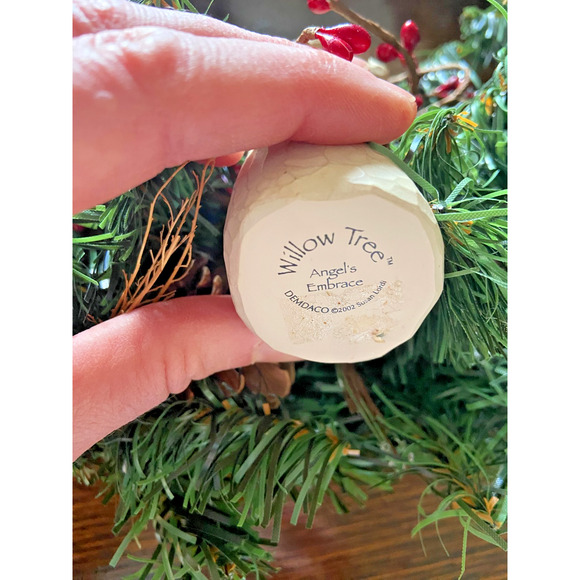 Handmade Willow Tree Angel Christmas 21" Wreath With Plaid Bow And Red Accents - Picture 10 of 11